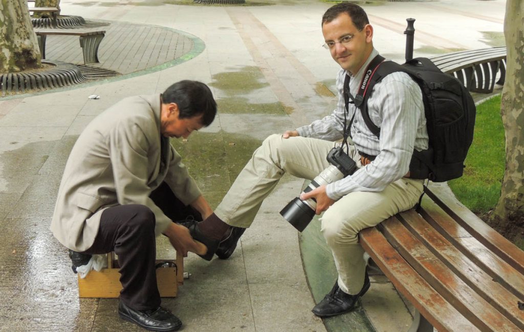 16: Schuhe putzen in Shanghai